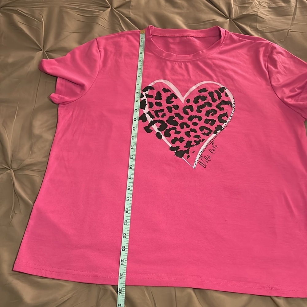 Fun t-shirt with leopard heart image 🐆 - Picture 6 of 7